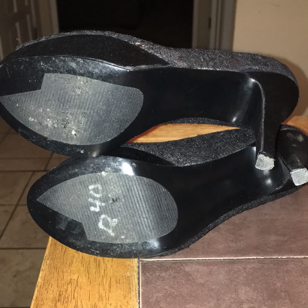 👠🔥GUESS Heels 🔥👠 - Picture 5 of 6